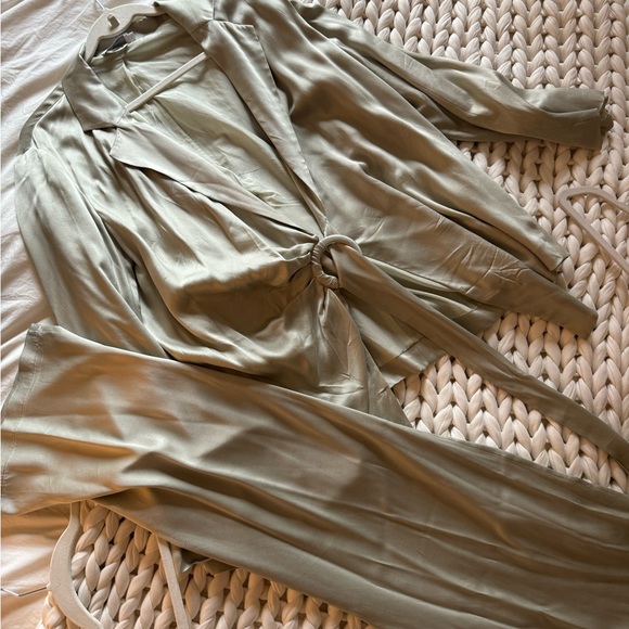 Silk Madison 100% genuine silk sage green pant suit | top and blazer - Picture 14 of 14